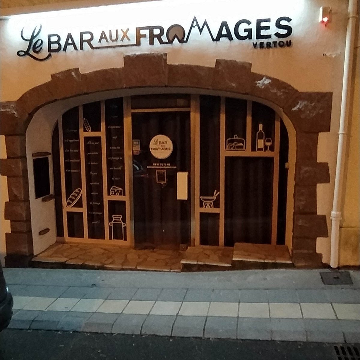 CERCLE_VERTOU_LE_BAR_AUX_FROMAGES.jpg