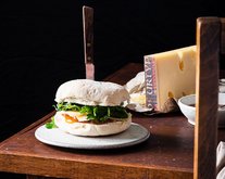 Breakfast Sandwich with Emmentaler AOP Urtyp, Mango Chutney & Herb Salad
