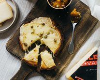 Brioche, Raclette du Valais AOP and apricot chutney